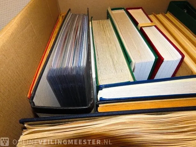 Doos getax € 9.070,00 - € 10.470,00 , postzegelcollecties diverse landen - afbeelding 7 van  8