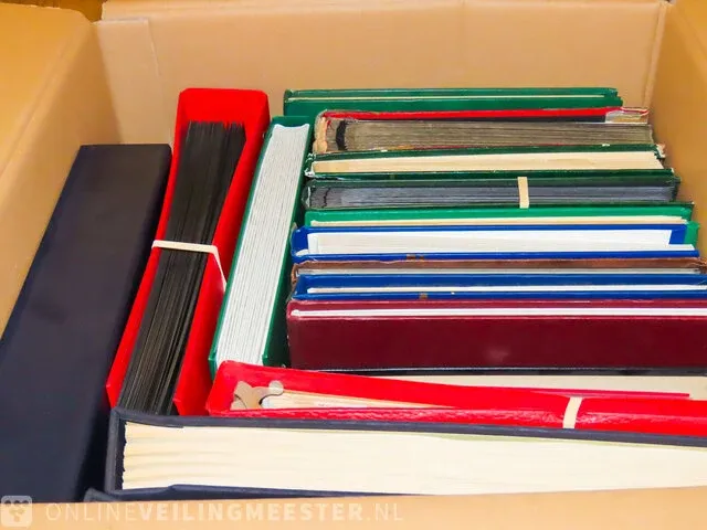 Doos getax € 9.425,00 - € 11.310,00 postzegelcollecties diverse landen - afbeelding 3 van  8