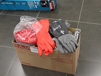 Doos gevuld met ruim 60 paar handschoenen voornamelijk alphatec en oxxa - afbeelding 1 van  2
