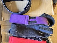 Doos met 11 haarbanden en 9 tassen assorti, retour uit verkoop - afbeelding 4 van  11