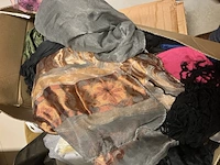 Doos met 35 shawls retour uit verkoop - afbeelding 3 van  9
