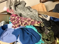 Doos met 35 shawls retour uit verkoop - afbeelding 8 van  9