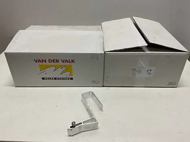 Doos met 40 dakhaken t.b.v. zonnepanelen (2x) - afbeelding 1 van  4