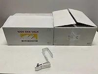 Doos met 40 dakhaken t.b.v. zonnepanelen (2x) - afbeelding 1 van  4