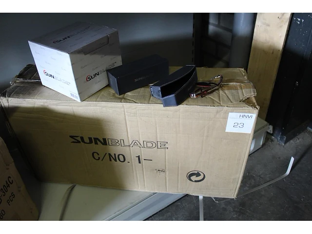 Doos met 60 sunblades zonnebrillen - afbeelding 1 van  2