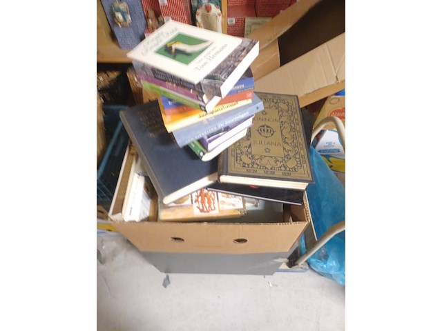 Doos met boeken uit inboedel van alles wat aantal 37 stuks - afbeelding 5 van  5