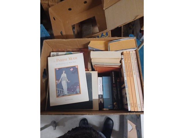 Doos met boeken uit inboedel van alles wat aantal 38 stuks. - afbeelding 1 van  7