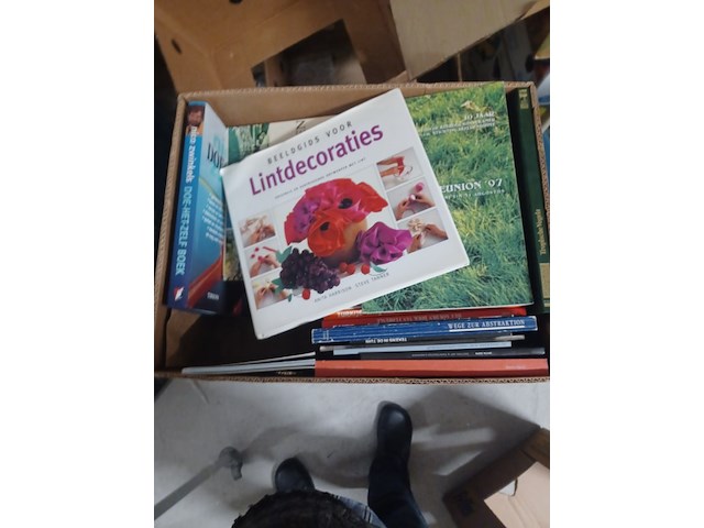 Doos met boeken uit inboedel van alles wat aantal 38 stuks. - afbeelding 3 van  7