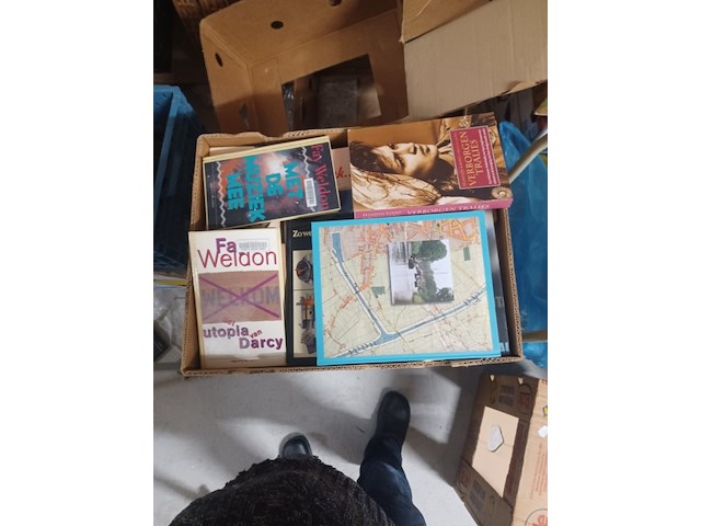 Doos met boeken uit inboedel van alles wat aantal 45 stuks. - afbeelding 3 van  5