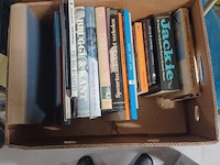 Doos met boeken uit inboedel van alles wat aantal 45 stuks. - afbeelding 1 van  5