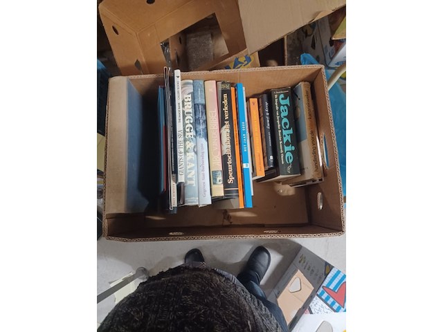 Doos met boeken uit inboedel van alles wat aantal 45 stuks. - afbeelding 2 van  5