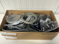 Doos met diverse nibp kabels - afbeelding 1 van  3