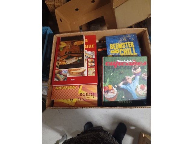 Doos met diversen kookboeken uit inboedel aantal 49 stuks. - afbeelding 5 van  5