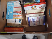 Doos met diversen kookboeken uit inboedel aantal 55 stuks. - afbeelding 1 van  5