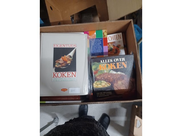 Doos met diversen kookboeken uit inboedel aantal 55 stuks. - afbeelding 5 van  5