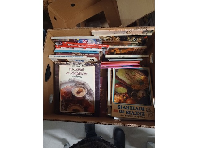 Doos met diversen kookboeken uit inboedel aantal 79 stuks. - afbeelding 5 van  7