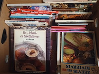 Doos met diversen kookboeken uit inboedel aantal 79 stuks. - afbeelding 5 van  7