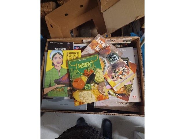Doos met diversen kookboeken uit inboedel aantal 79 stuks. - afbeelding 7 van  7