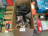 Doos met diversen - afbeelding 1 van  2