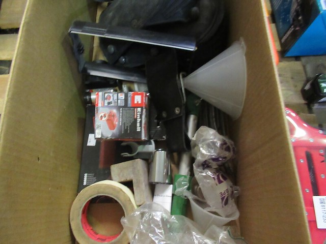 Doos met diversen - afbeelding 2 van  2