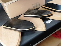 Doos met houten (jachttrofee) schilden - afbeelding 4 van  5
