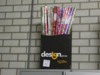 Doos met inpakpapier. totaal ca. 40 rollen - afbeelding 2 van  2