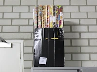 Doos met inpakpapier. totaal ca. 70 rollen - afbeelding 1 van  2