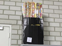 Doos met inpakpapier. totaal ca. 70 rollen - afbeelding 2 van  2