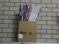 Doos met inpakpapier. totaal ca.48 rollen - afbeelding 1 van  2