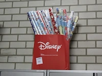 Doos met inpakpapier. totaal ca.60 rollen - afbeelding 2 van  2