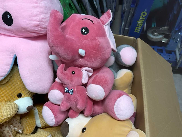 Doos met knuffels - afbeelding 2 van  9