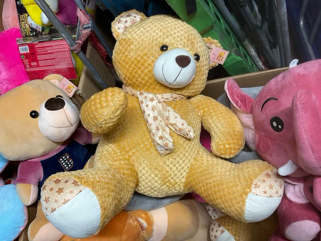 Doos met knuffels - afbeelding 7 van  9