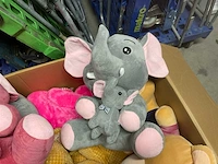 Doos met knuffels - afbeelding 8 van  9