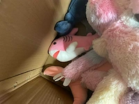 Doos met knuffels - afbeelding 3 van  11