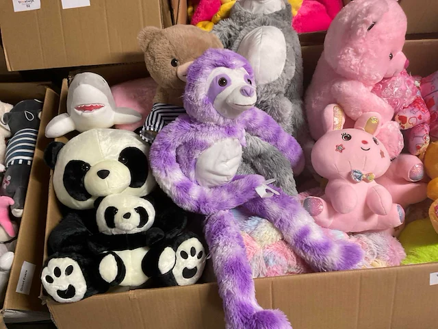 Doos met knuffels - afbeelding 5 van  11