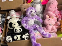 Doos met knuffels - afbeelding 5 van  11