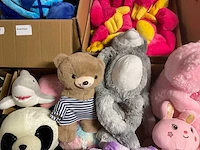 Doos met knuffels - afbeelding 7 van  11