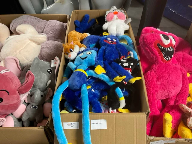 Doos met knuffels - afbeelding 1 van  10