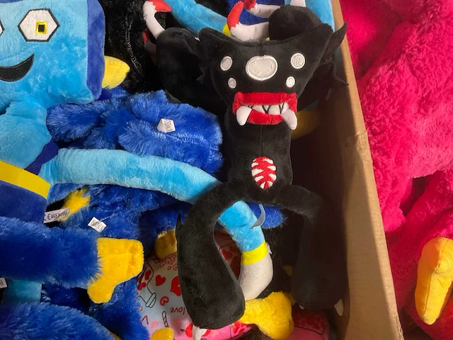 Doos met knuffels - afbeelding 5 van  10