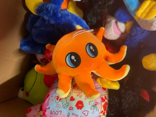 Doos met knuffels - afbeelding 9 van  10