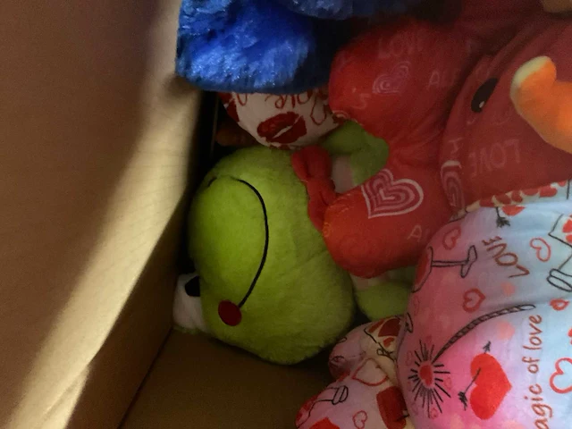Doos met knuffels - afbeelding 10 van  10