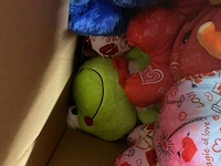 Doos met knuffels - afbeelding 10 van  10