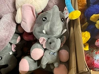 Doos met knuffels - afbeelding 3 van  6
