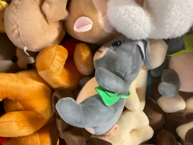 Doos met knuffels - afbeelding 3 van  12