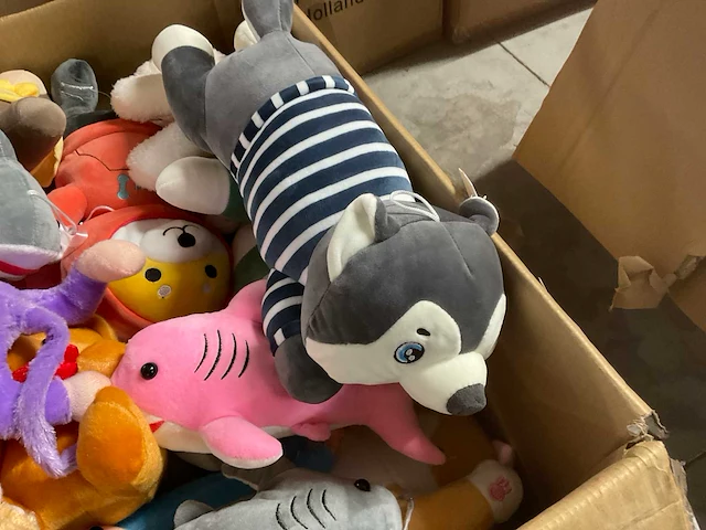 Doos met knuffels - afbeelding 5 van  12