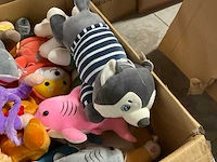 Doos met knuffels - afbeelding 5 van  12
