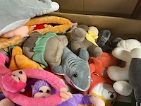 Doos met knuffels - afbeelding 7 van  12