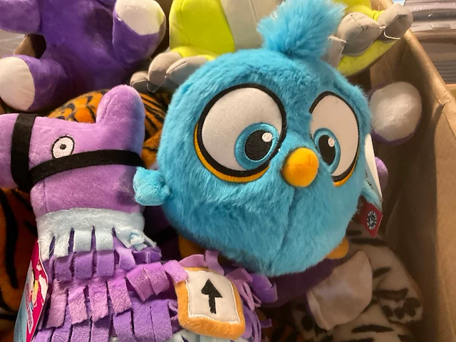 Doos met knuffels - afbeelding 3 van  12
