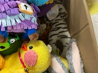 Doos met knuffels - afbeelding 4 van  12
