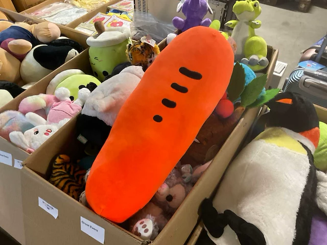 Doos met knuffels - afbeelding 5 van  12